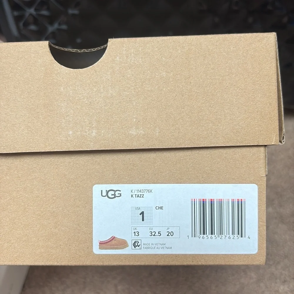 Brand New Tazz Uggs & Cleaning kit!